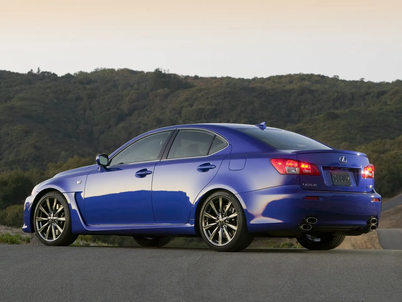 Lexus IS-F (2008) – zadní tříčtvrteční pohled