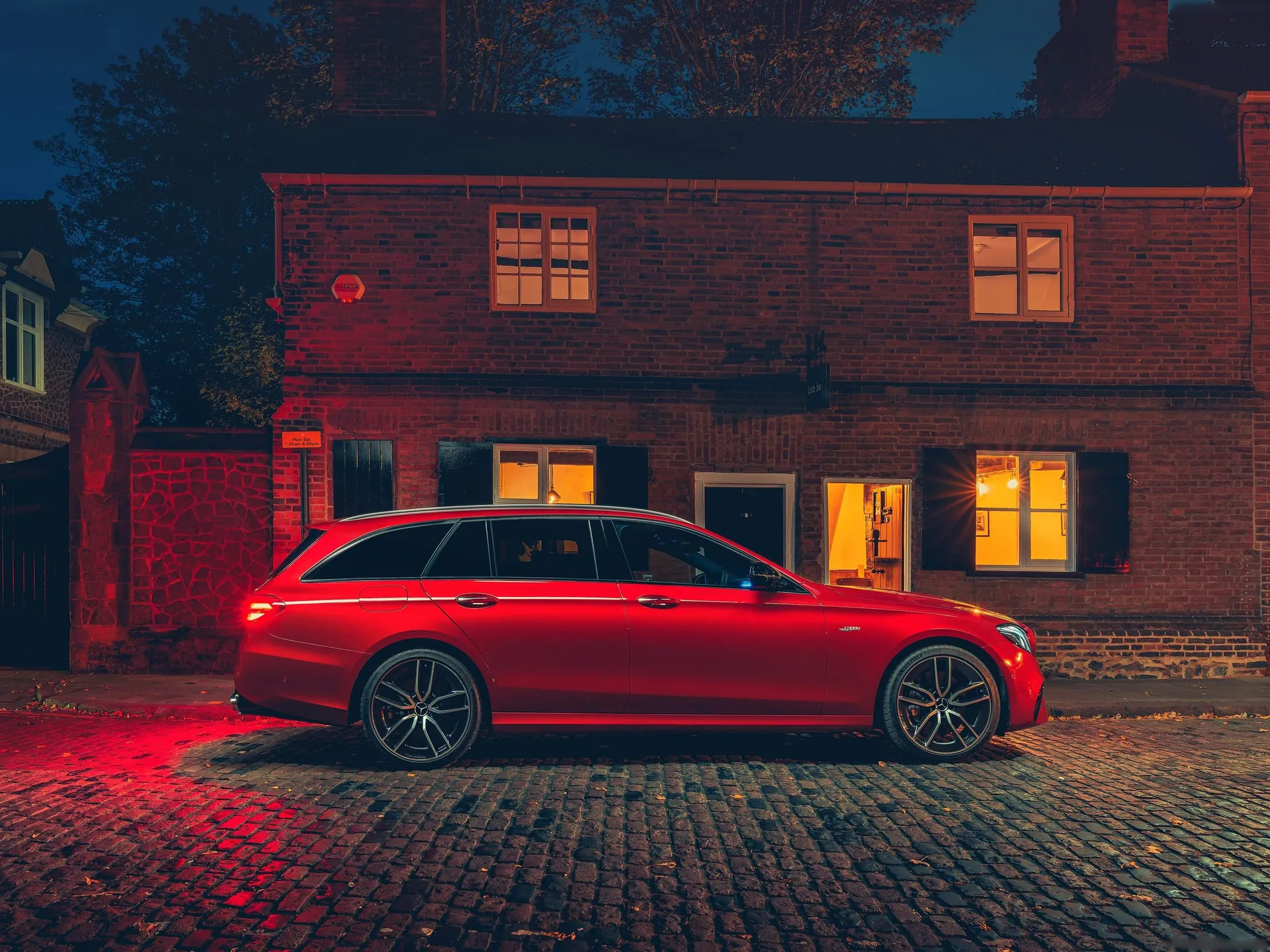 Mercedes-Benz E53 AMG Estate (2019) – boční profil