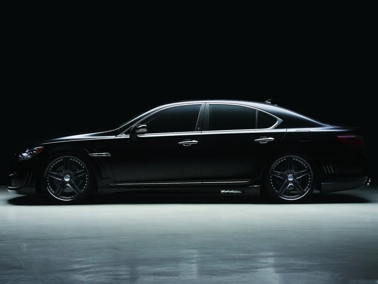 Wald Lexus LS600h Black Bison (2010) – boční profil