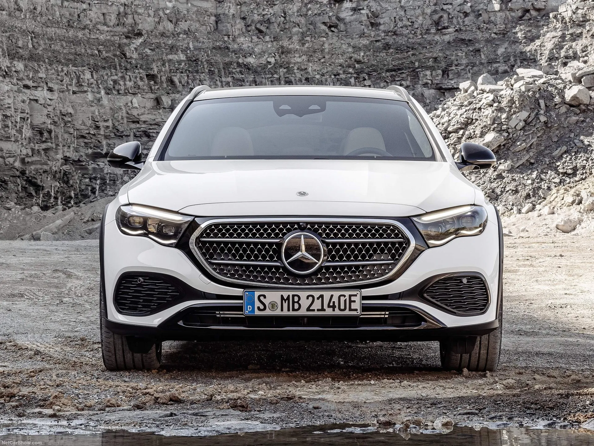 Mercedes-Benz E-Class All-Terrain (2024) - Front