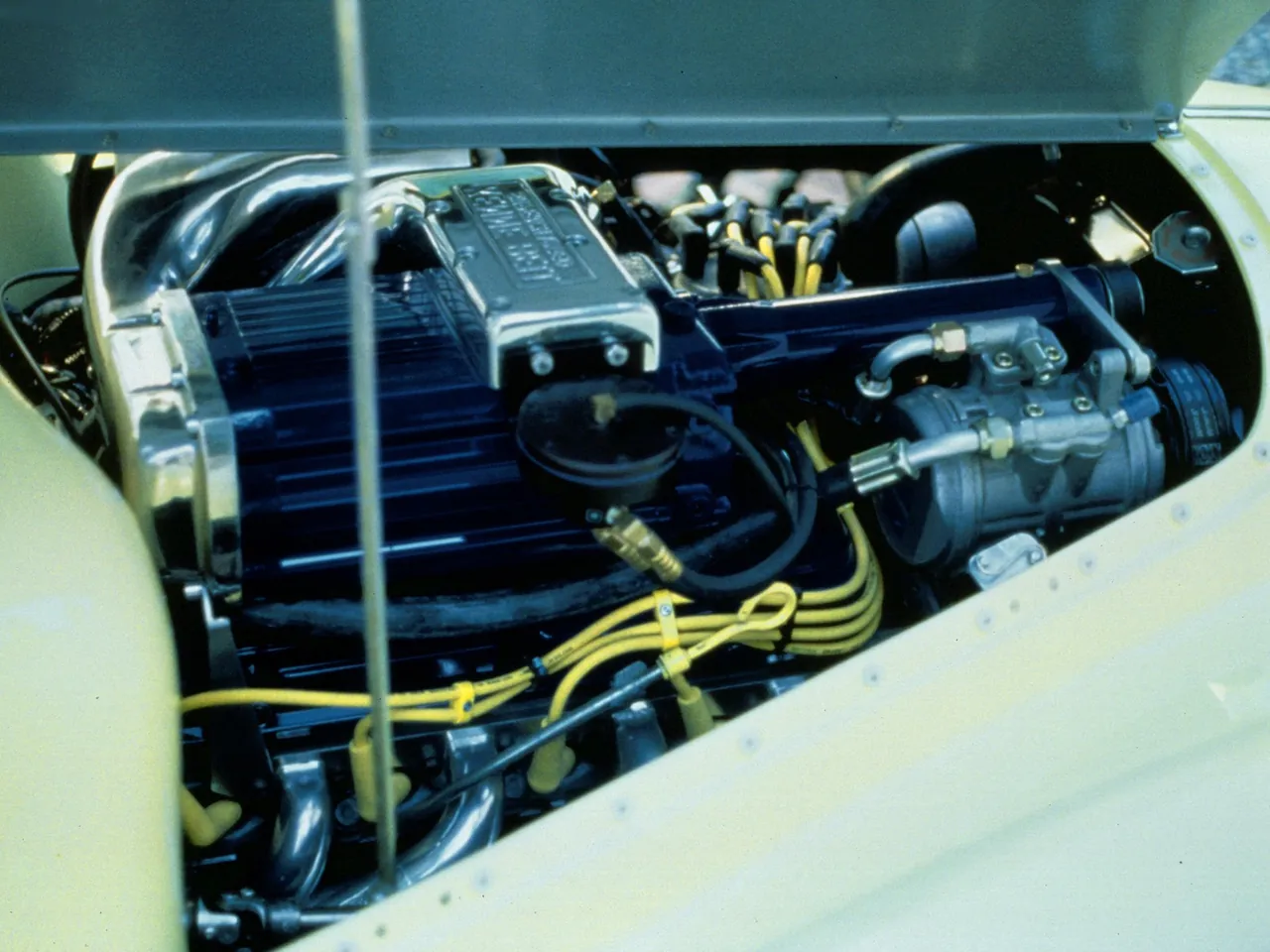 Rinspeed Yello Talbo Concept (1996) – motorový prostor