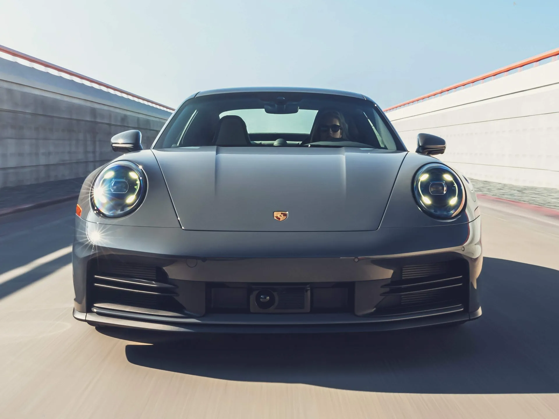 Porsche 911 Carrera (2025) – zepředu