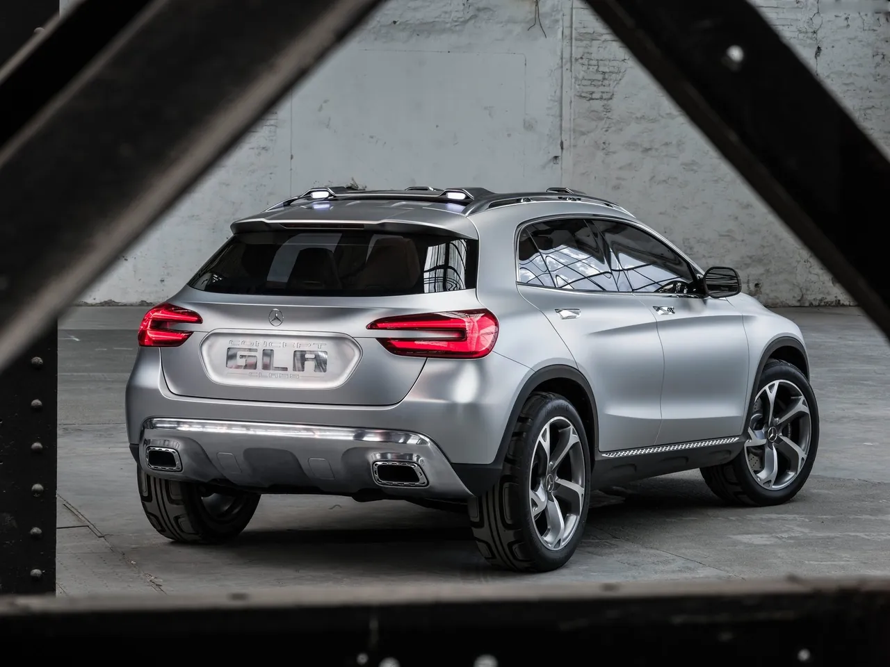 Mercedes-Benz GLA Concept (2013) – zadní tříčtvrteční pohled