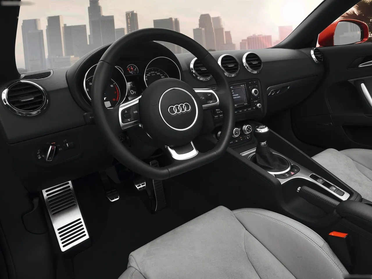 Audi TT Roadster (2011) – interiér