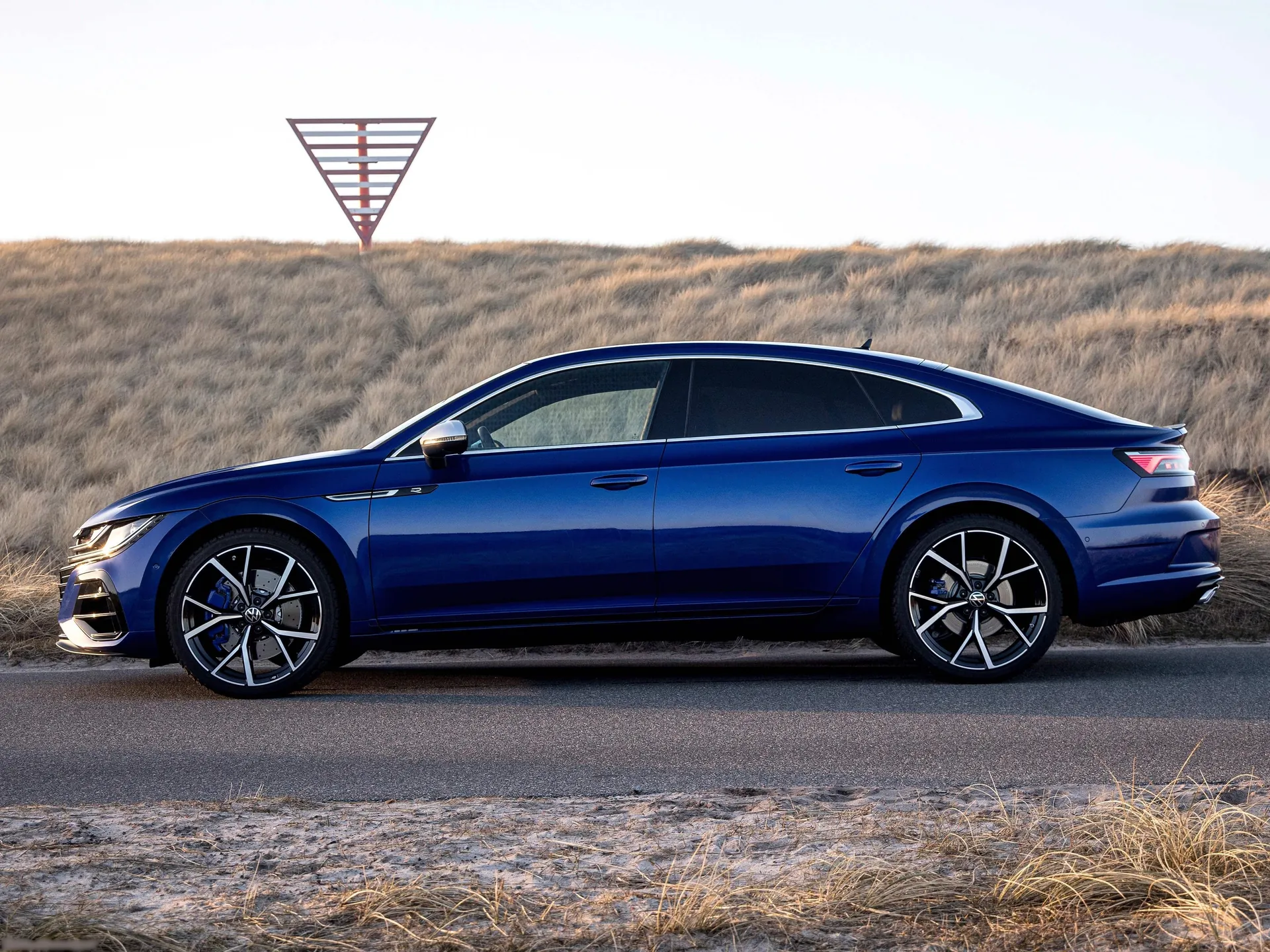 Volkswagen Arteon R (2021) - Side Profile