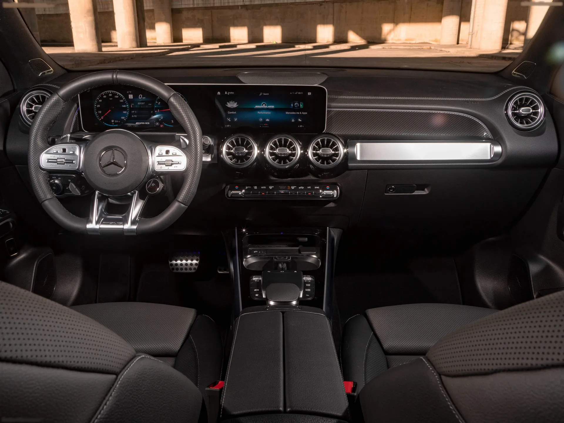 Mercedes-Benz GLB35 AMG 4Matic (2020) – interiér