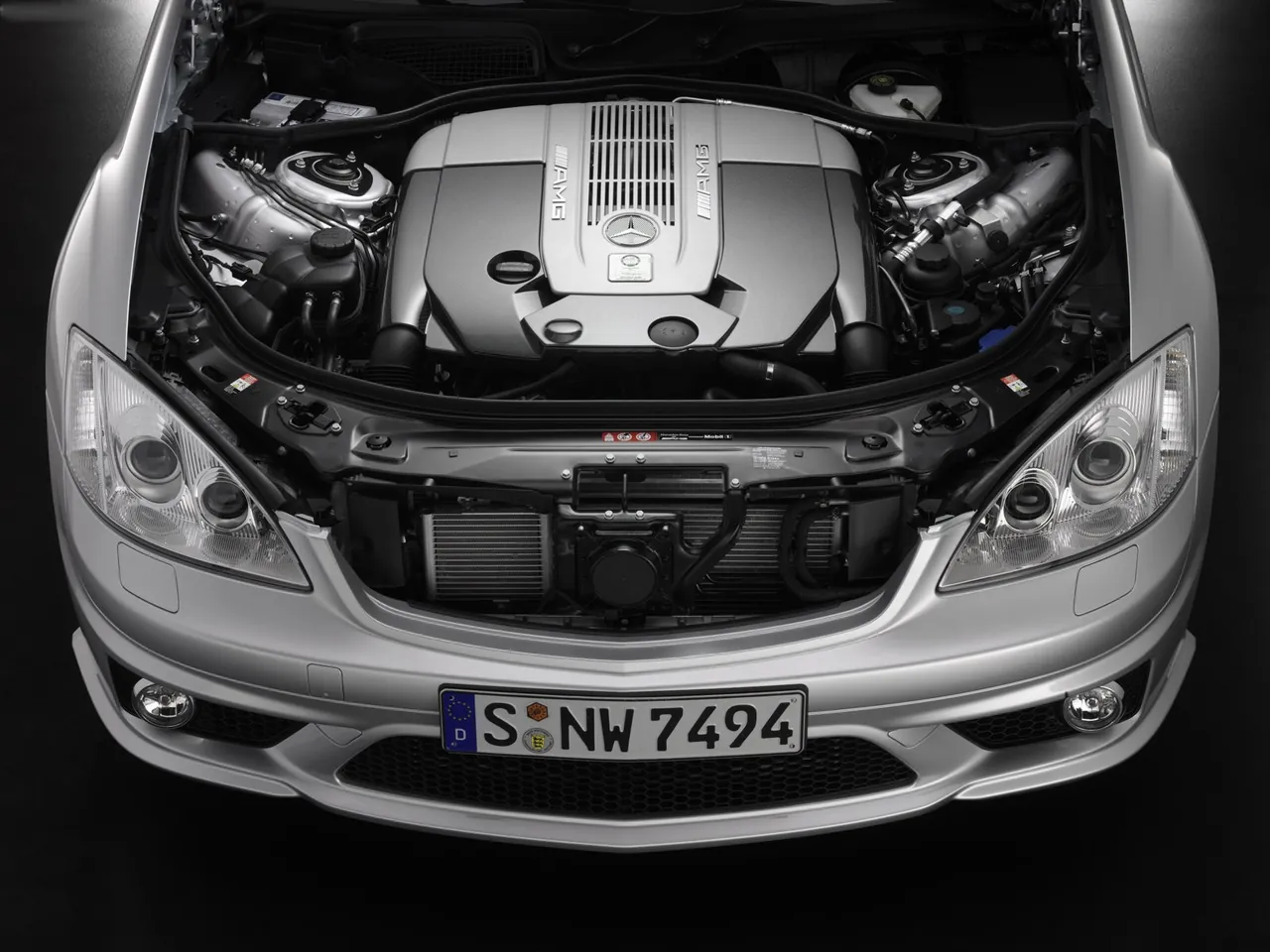 Mercedes-Benz S65 AMG (2007) – motorový prostor