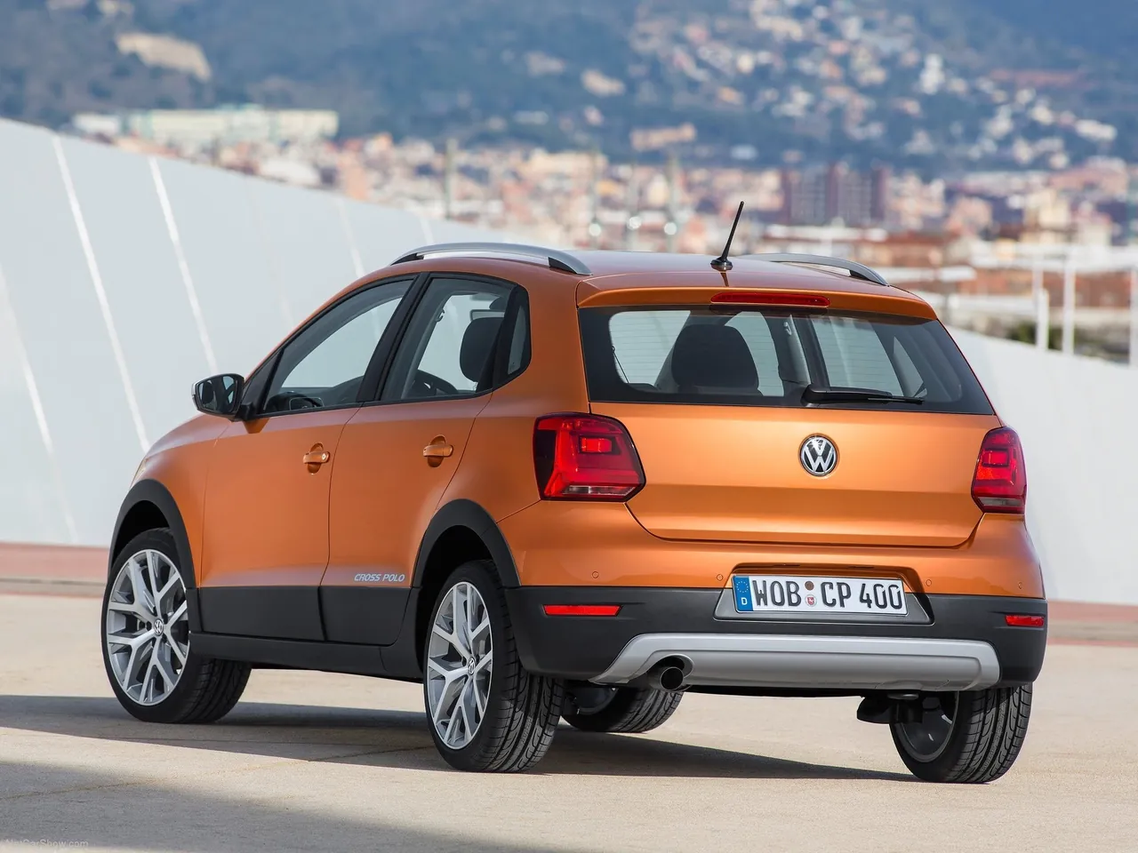 Volkswagen CrossPolo (2014) - Rear Three-Quarter