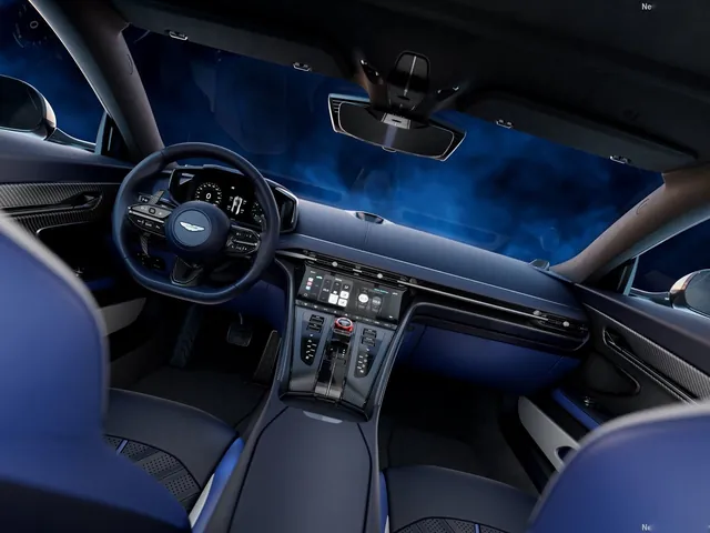 Aston Martin DB12 S (2026)