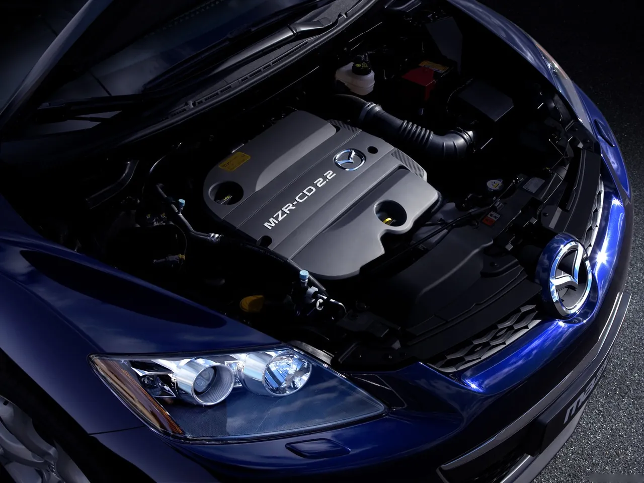 Mazda CX-7 (2010) – motorový prostor