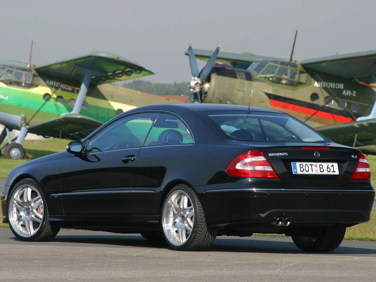 Brabus Mercedes-Benz CLK (2003) – zadní tříčtvrteční pohled