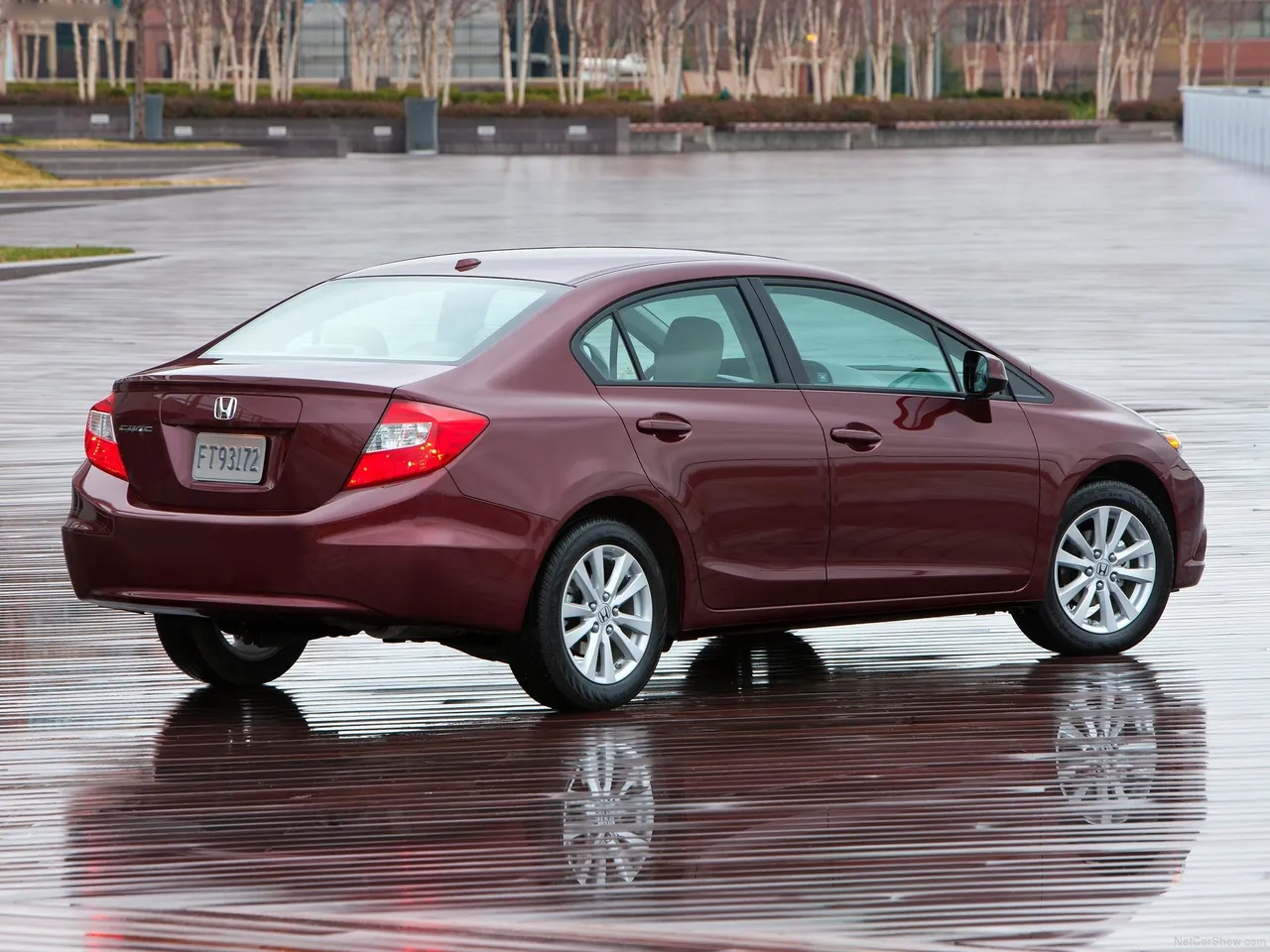 Honda Civic (2012) – zadní tříčtvrteční pohled