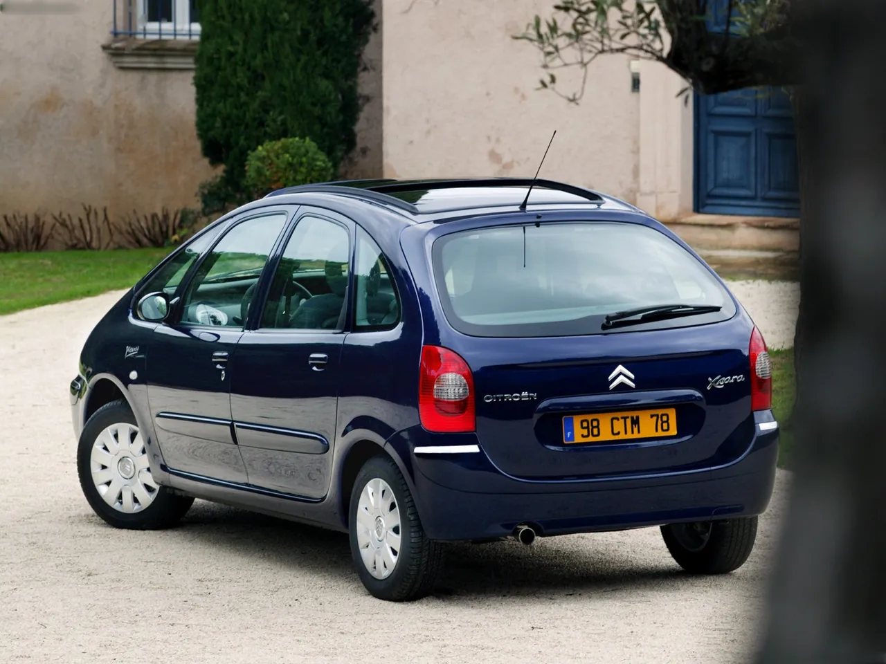 Citroen Xsara Picasso (2004) – zadní tříčtvrteční pohled