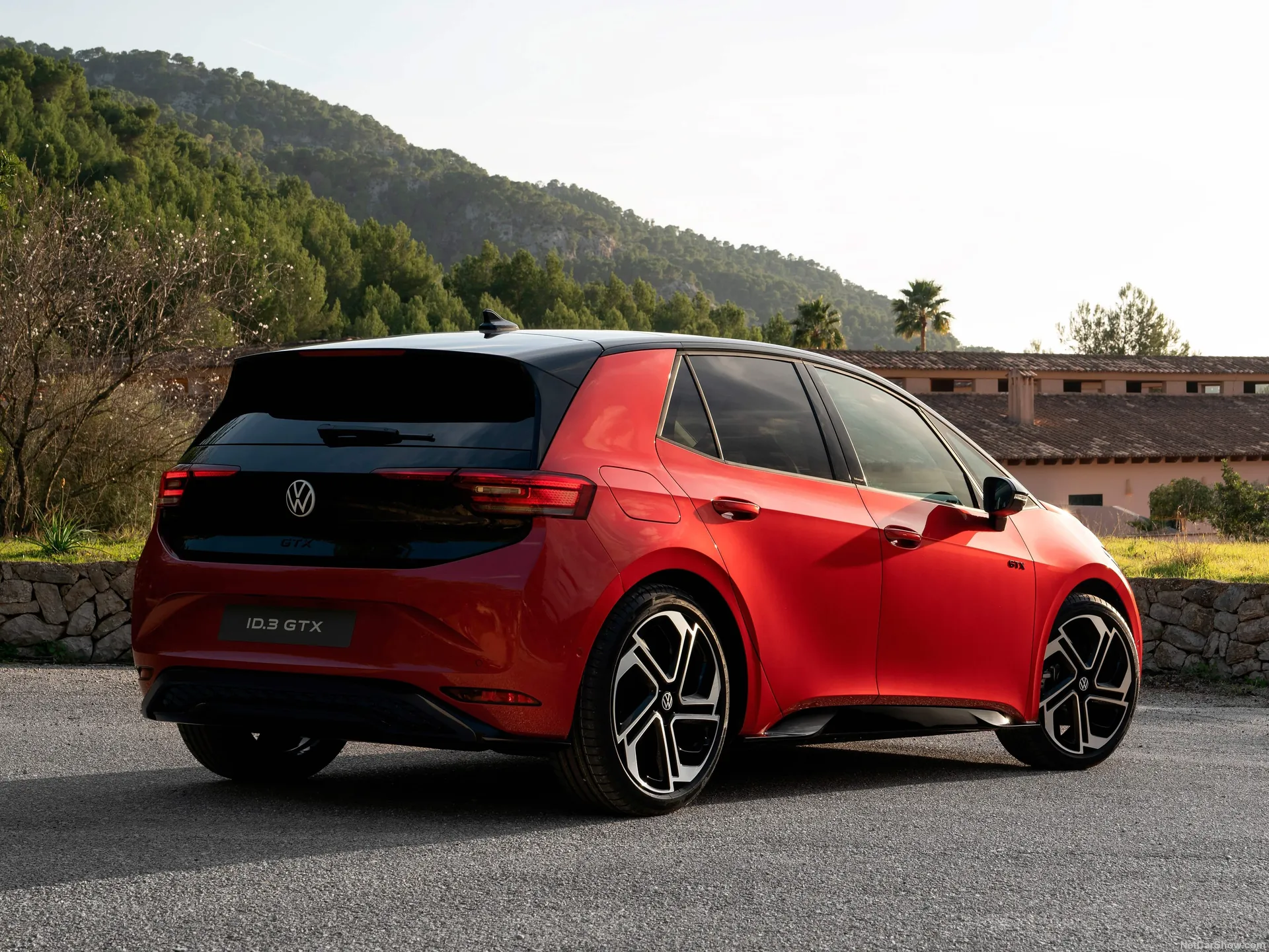 Volkswagen ID.3 GTX (2025) – zadní tříčtvrteční pohled