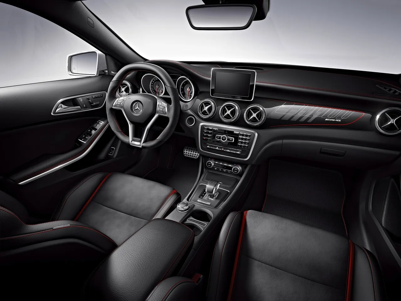 Mercedes-Benz GLA45 AMG (2015) - Interior