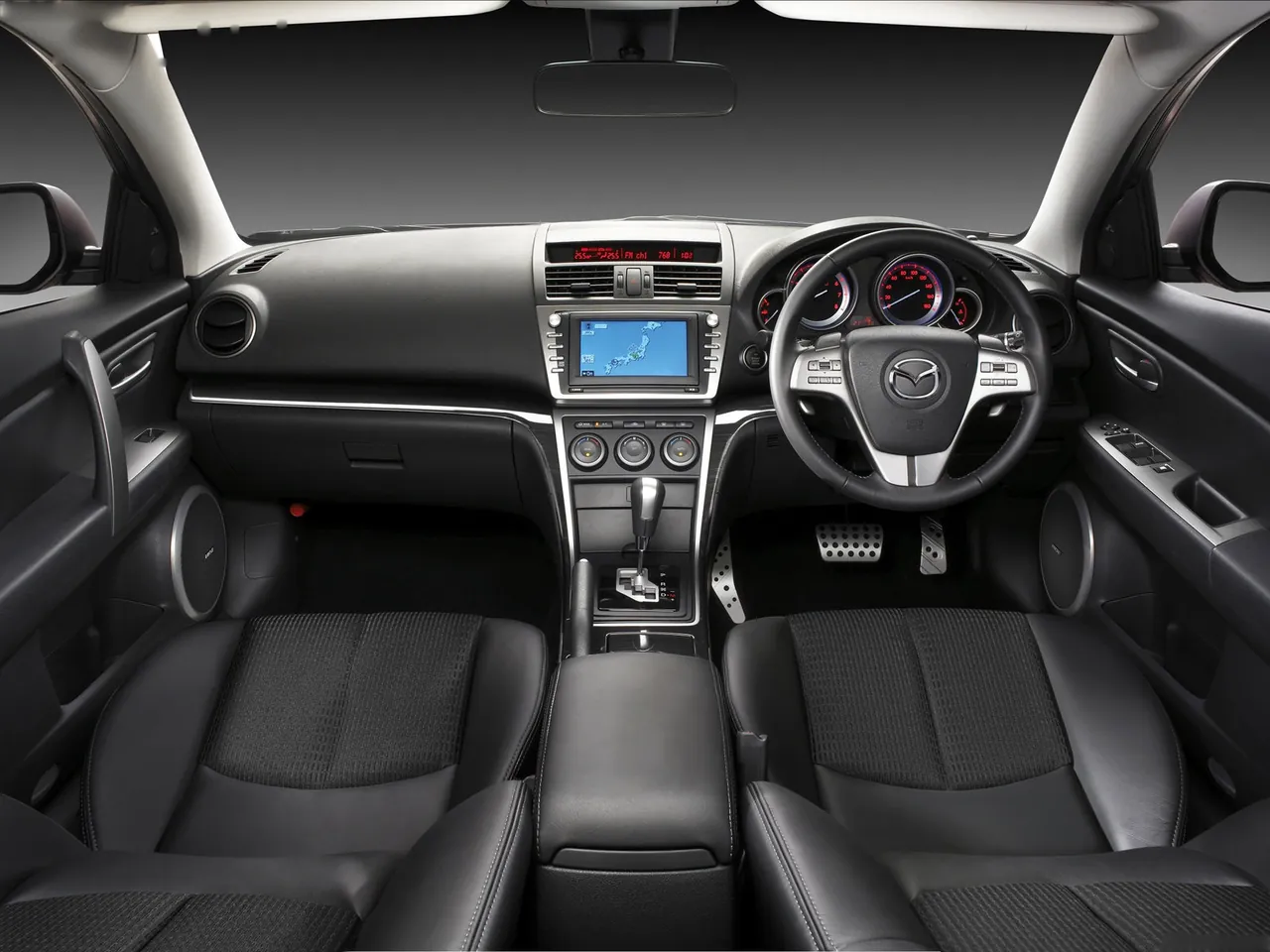 Mazda 6 Hatchback (2008) – interiér