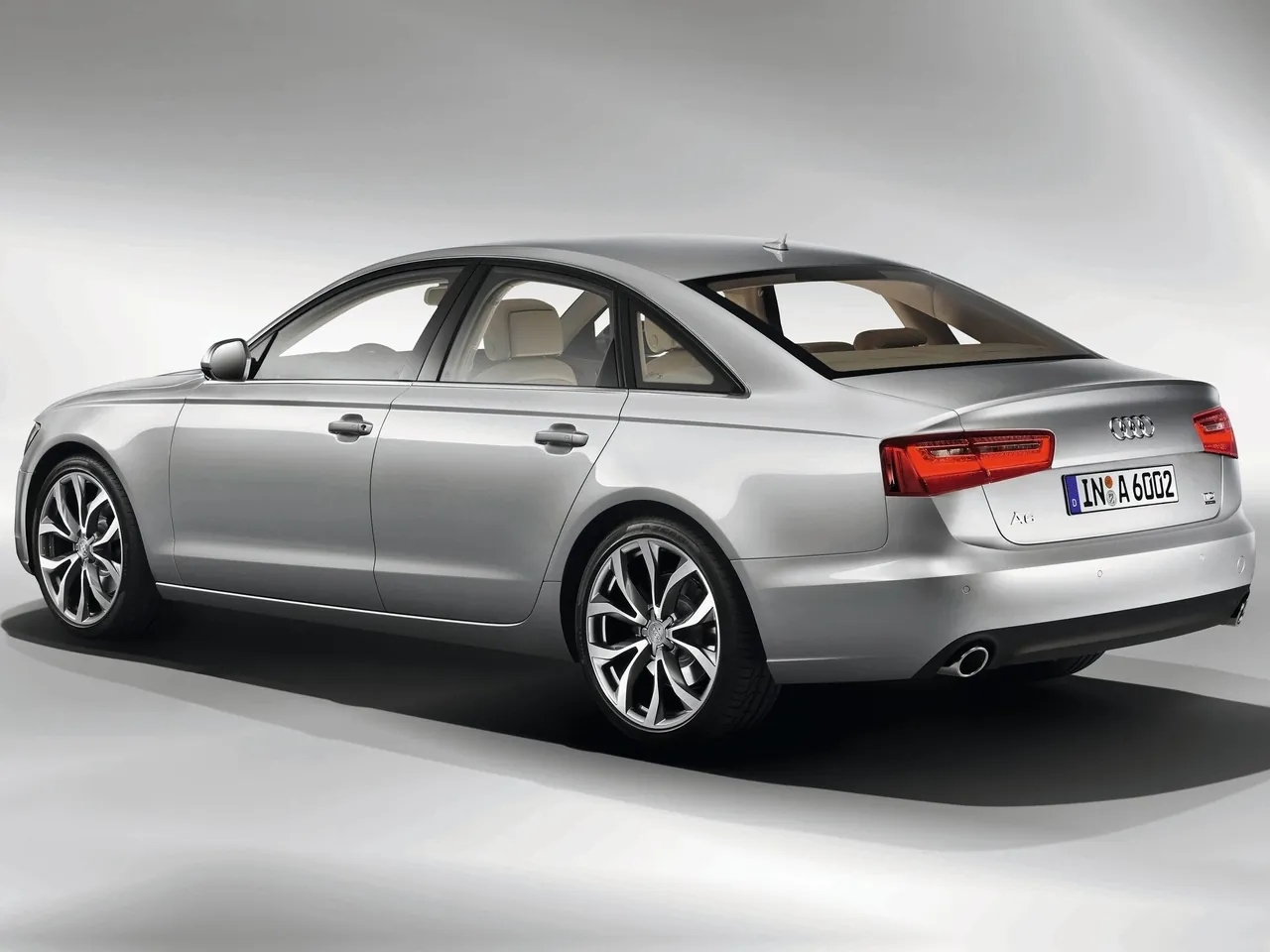 Audi A6 (2012) – zadní tříčtvrteční pohled