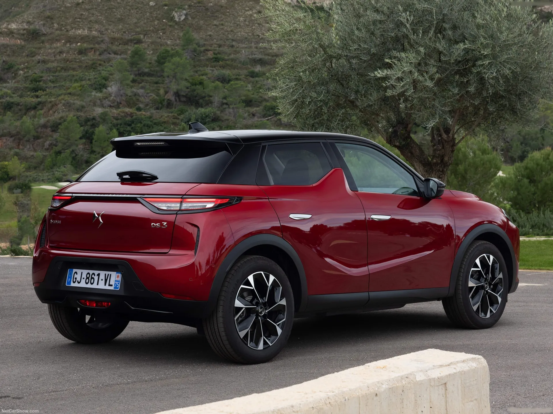 DS 3 (2023) – zadní tříčtvrteční pohled