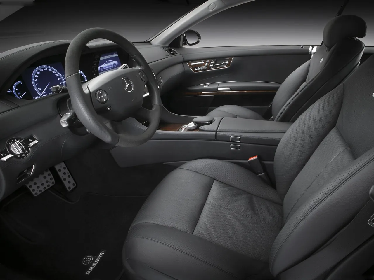 Brabus SV12 S Biturbo Coupe (2008) – interiér