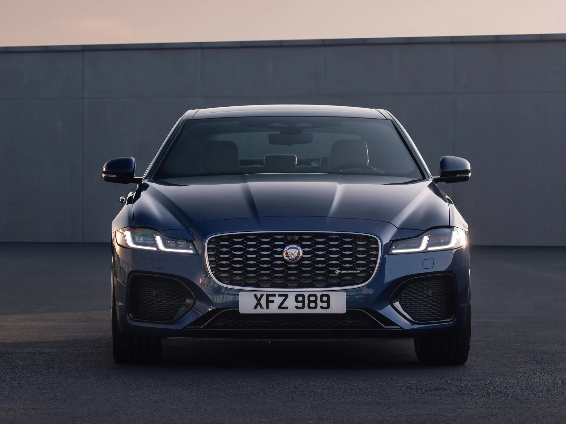 Jaguar XF (2021) – zepředu