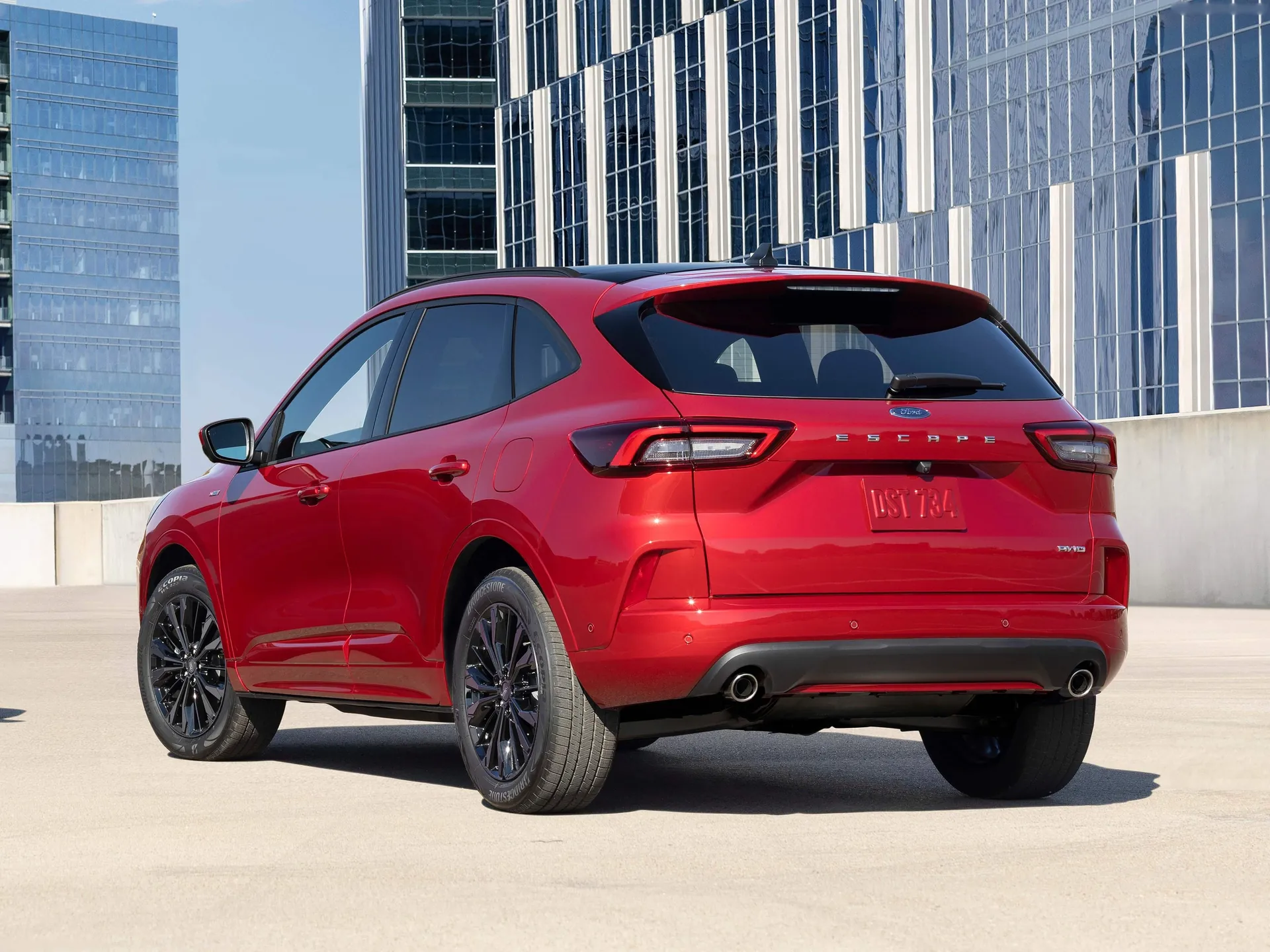 Ford Escape (2023) – zadní tříčtvrteční pohled