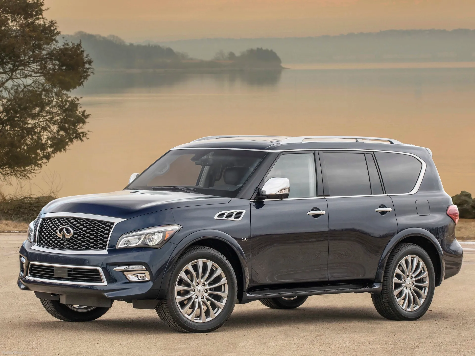 Infiniti QX80 (2015)