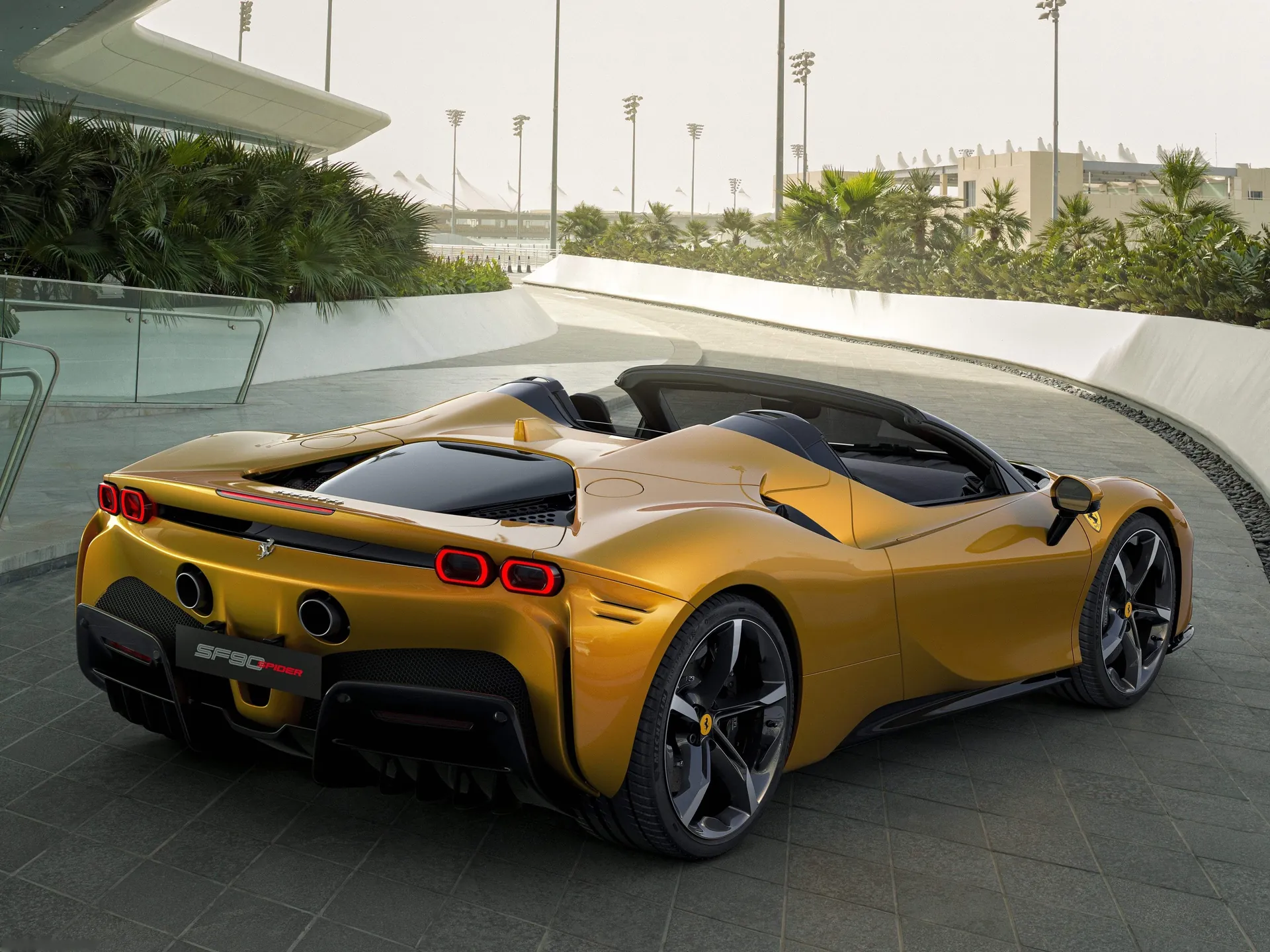 Ferrari SF90 Spider (2021) – zadní tříčtvrteční pohled