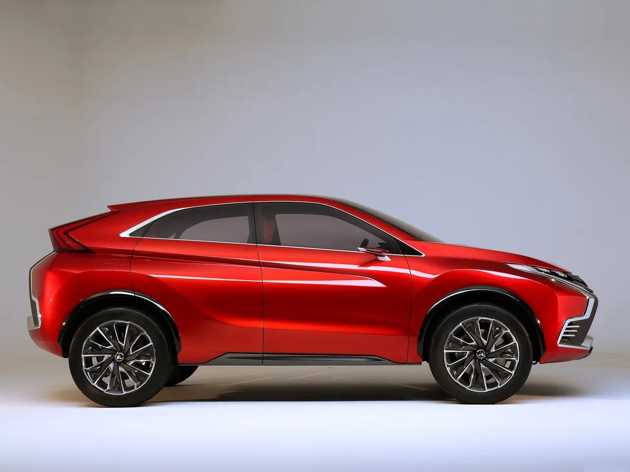 Mitsubishi XR-PHEV II Concept (2015) – boční profil