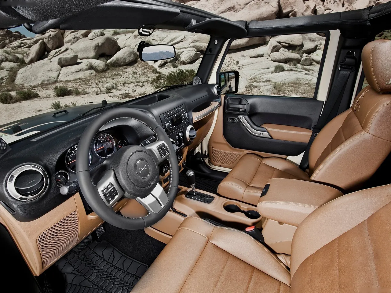 Jeep Wrangler Mojave (2011) - Interior