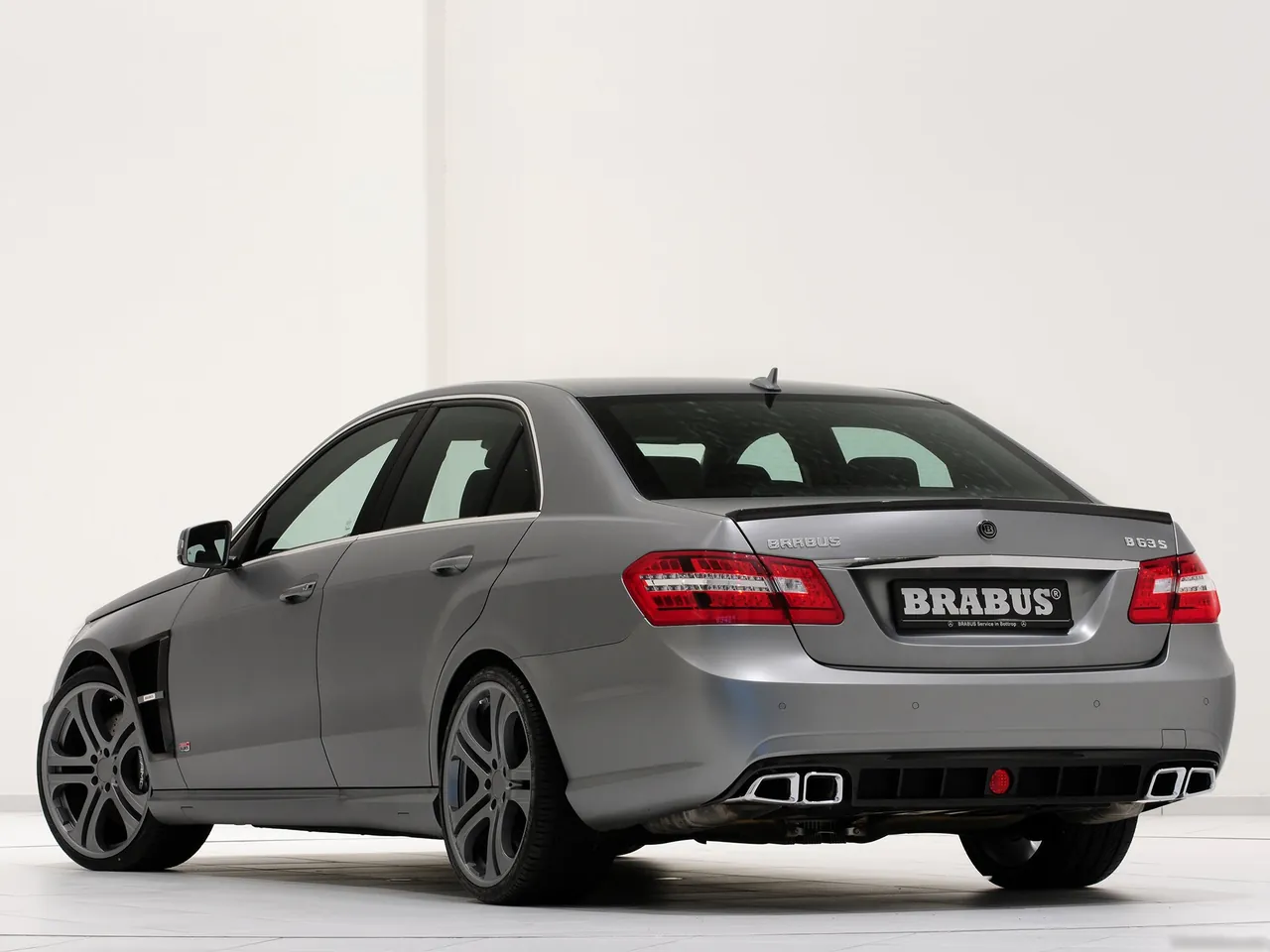 Brabus B63 S (2010) – zadní tříčtvrteční pohled