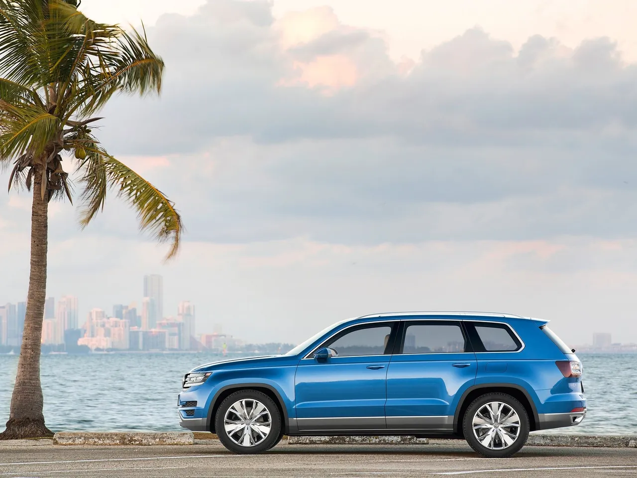Volkswagen CrossBlue Concept (2013) – boční profil