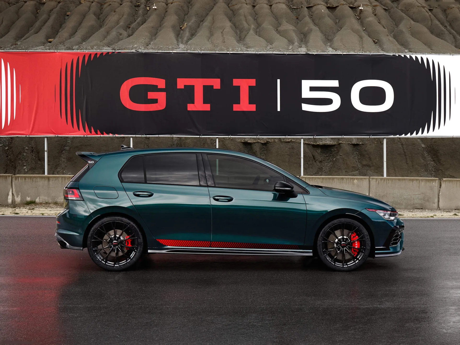 Volkswagen Golf GTI Edition 50 (2026) – boční profil