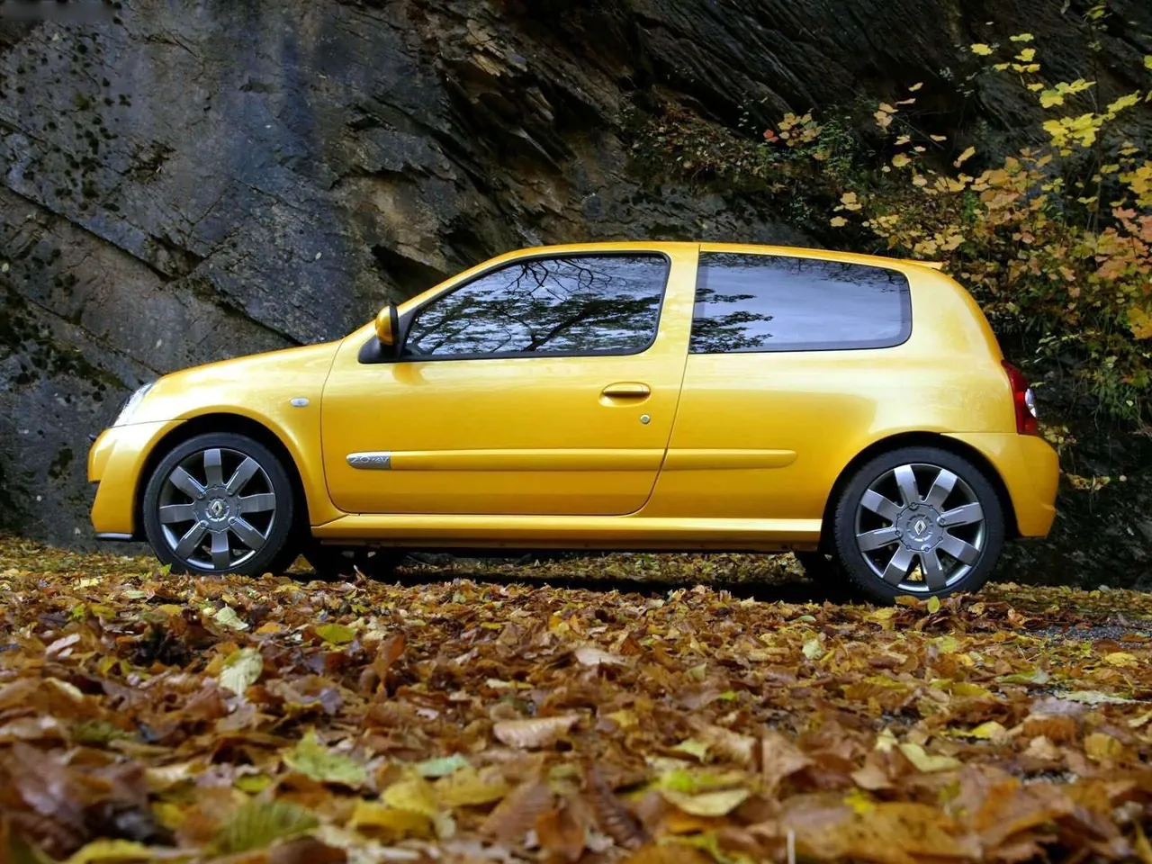 Renault Clio Renault Sport 2.0 16V (2004) – boční profil