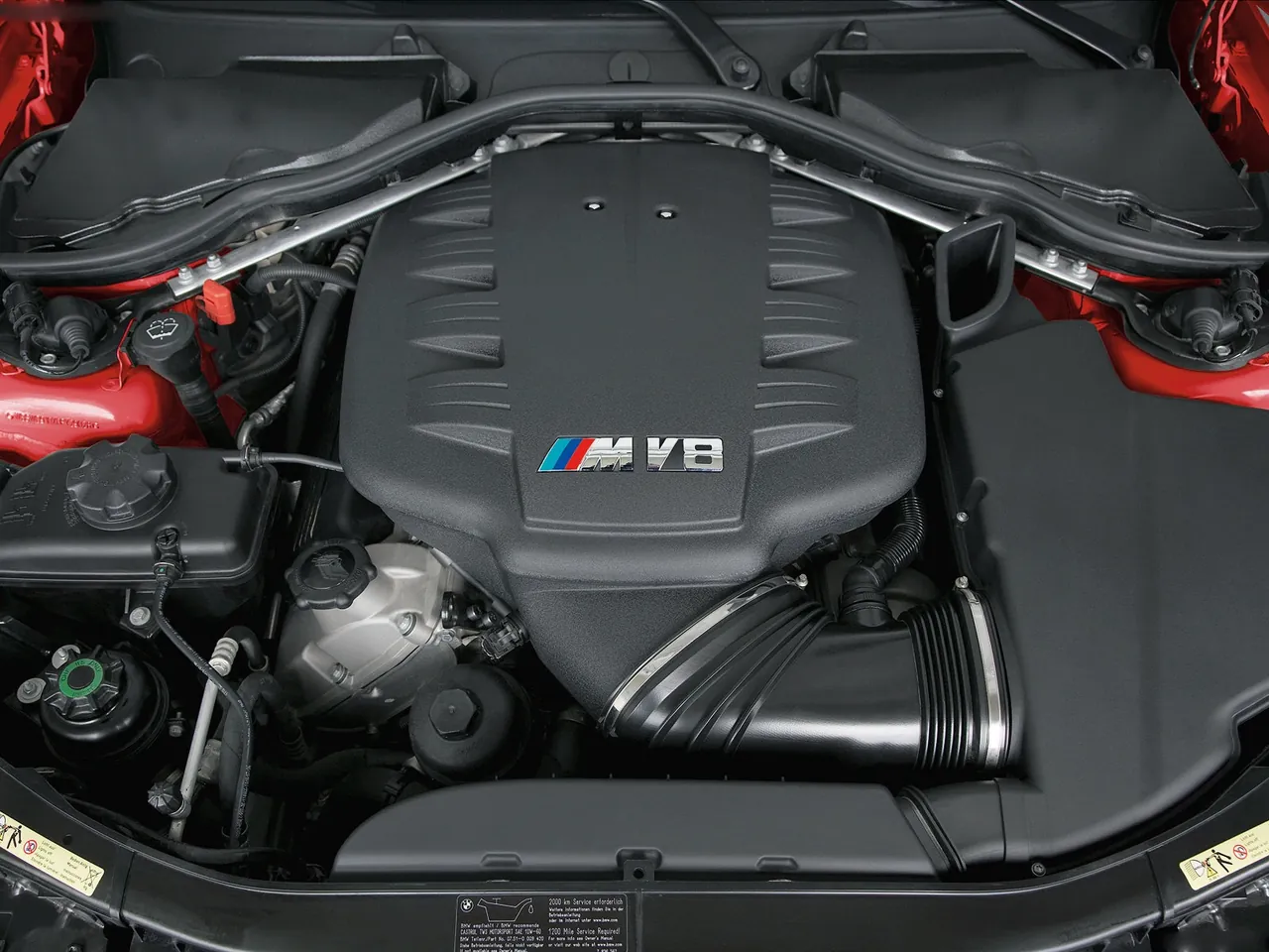 BMW M3 Coupe (2008) – motorový prostor