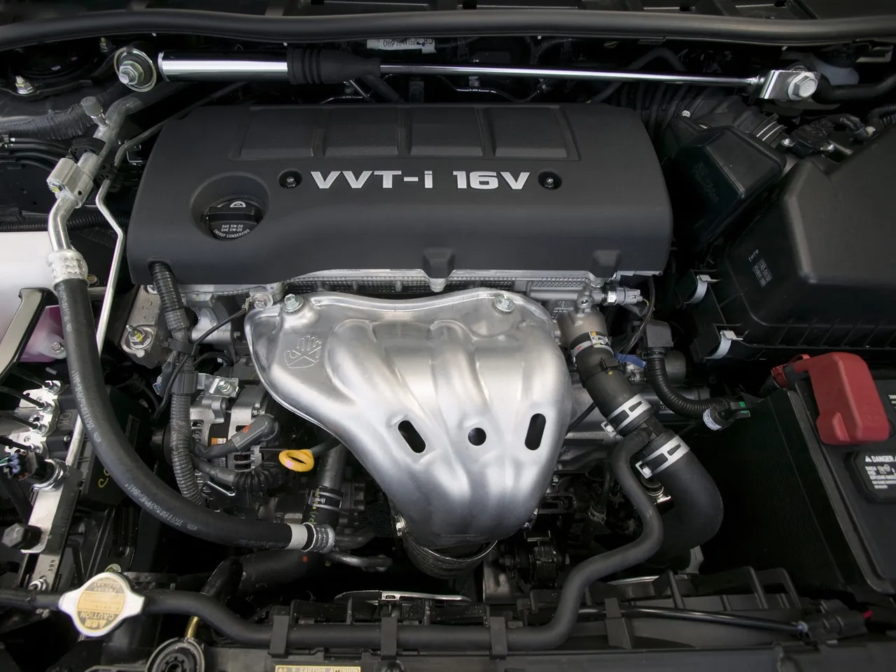 Toyota Corolla Sedan (2009) - Engine Bay