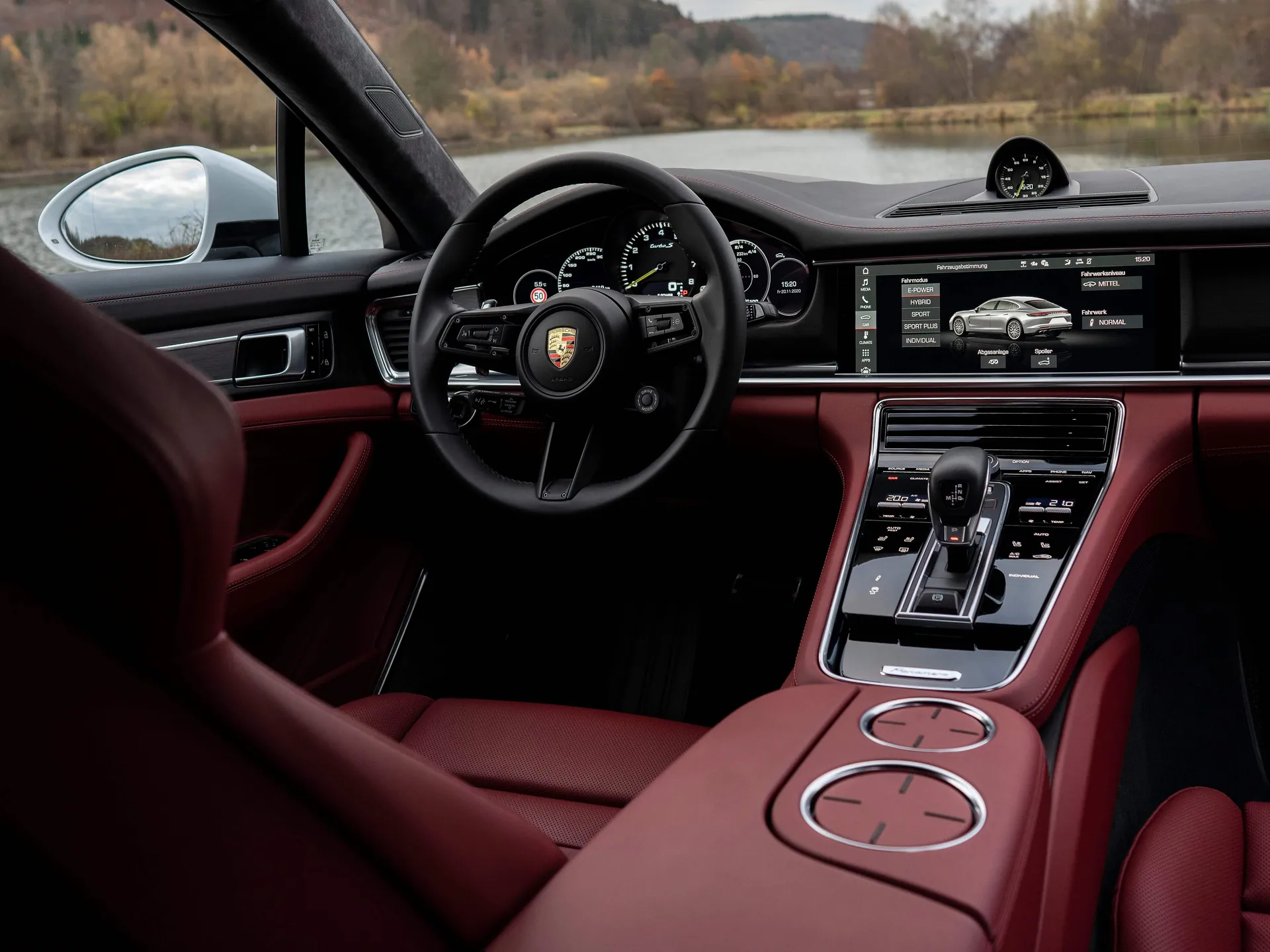 Porsche Panamera Turbo S E-Hybrid (2021) - Interior