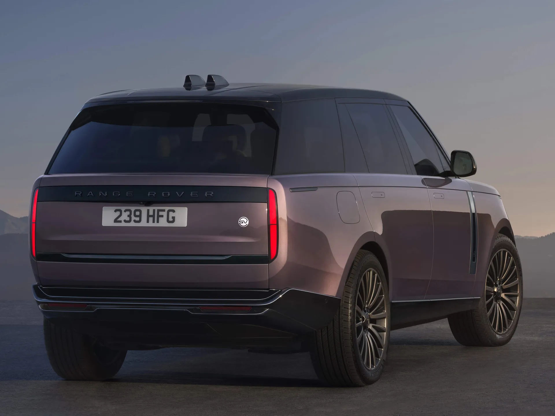 Land Rover Range Rover Electric (2027) – zadní tříčtvrteční pohled