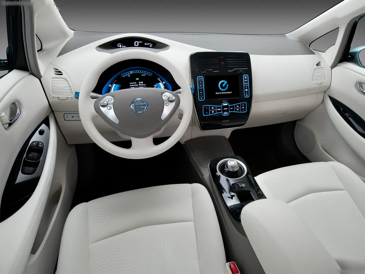 Nissan LEAF (2011) - Interior