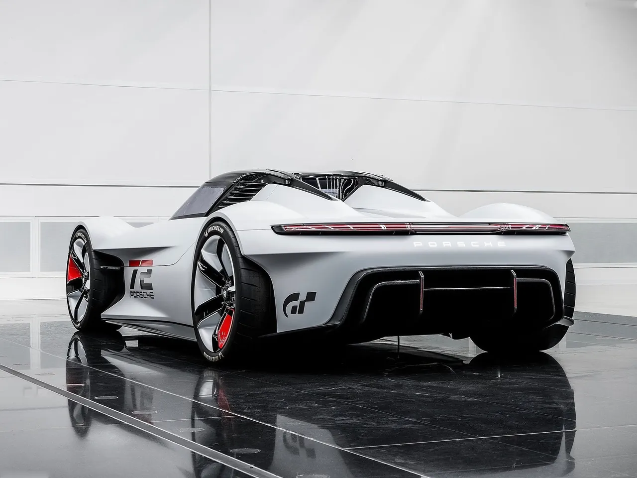 Porsche Vision Gran Turismo Concept (2021) – zadní tříčtvrteční pohled
