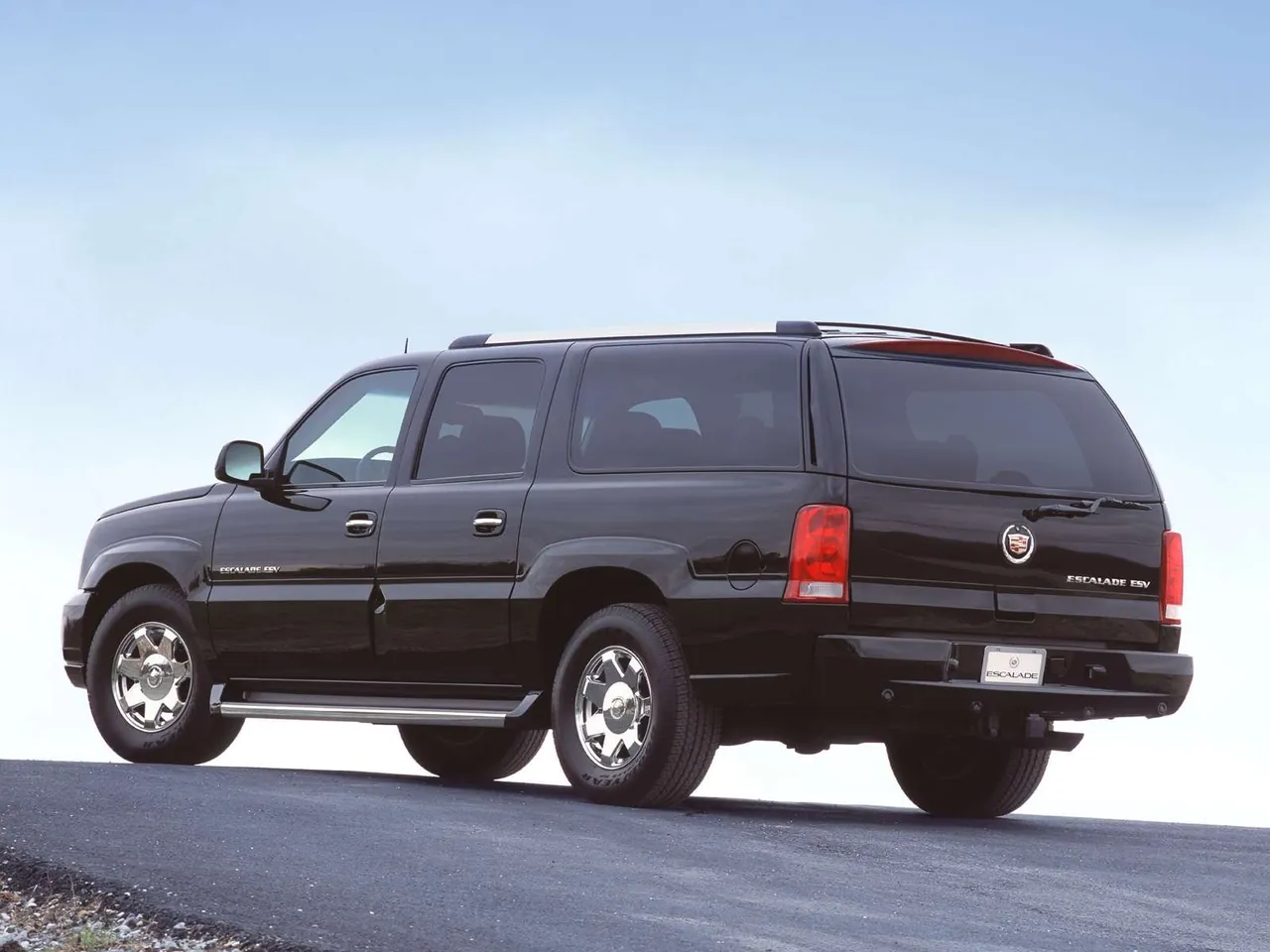 Cadillac Escalade ESV (2003) – zadní tříčtvrteční pohled