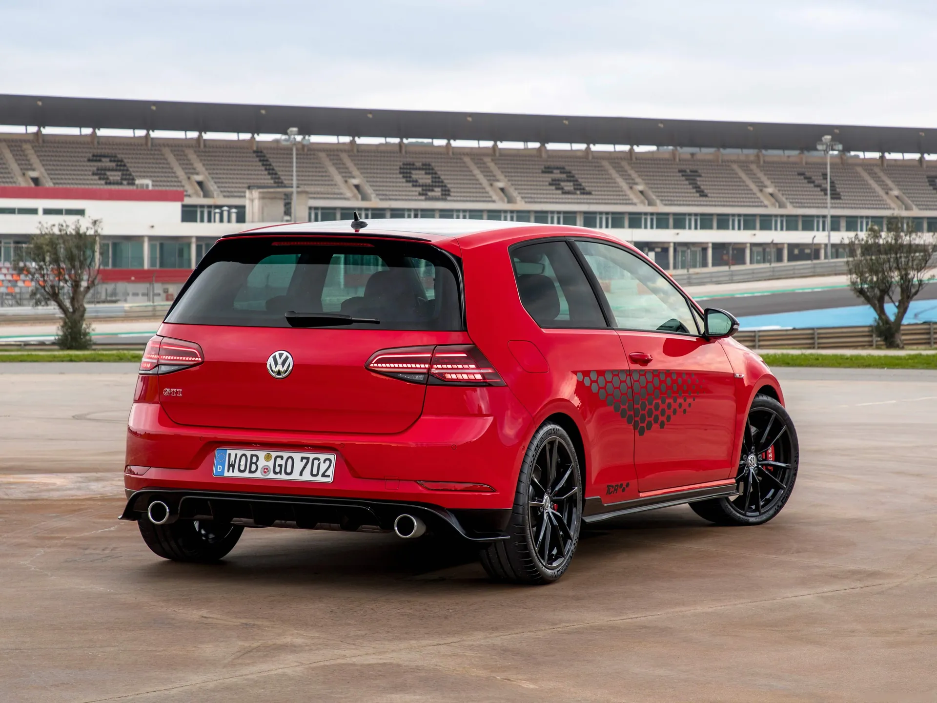 Volkswagen Golf GTI TCR (2019) – zadní tříčtvrteční pohled