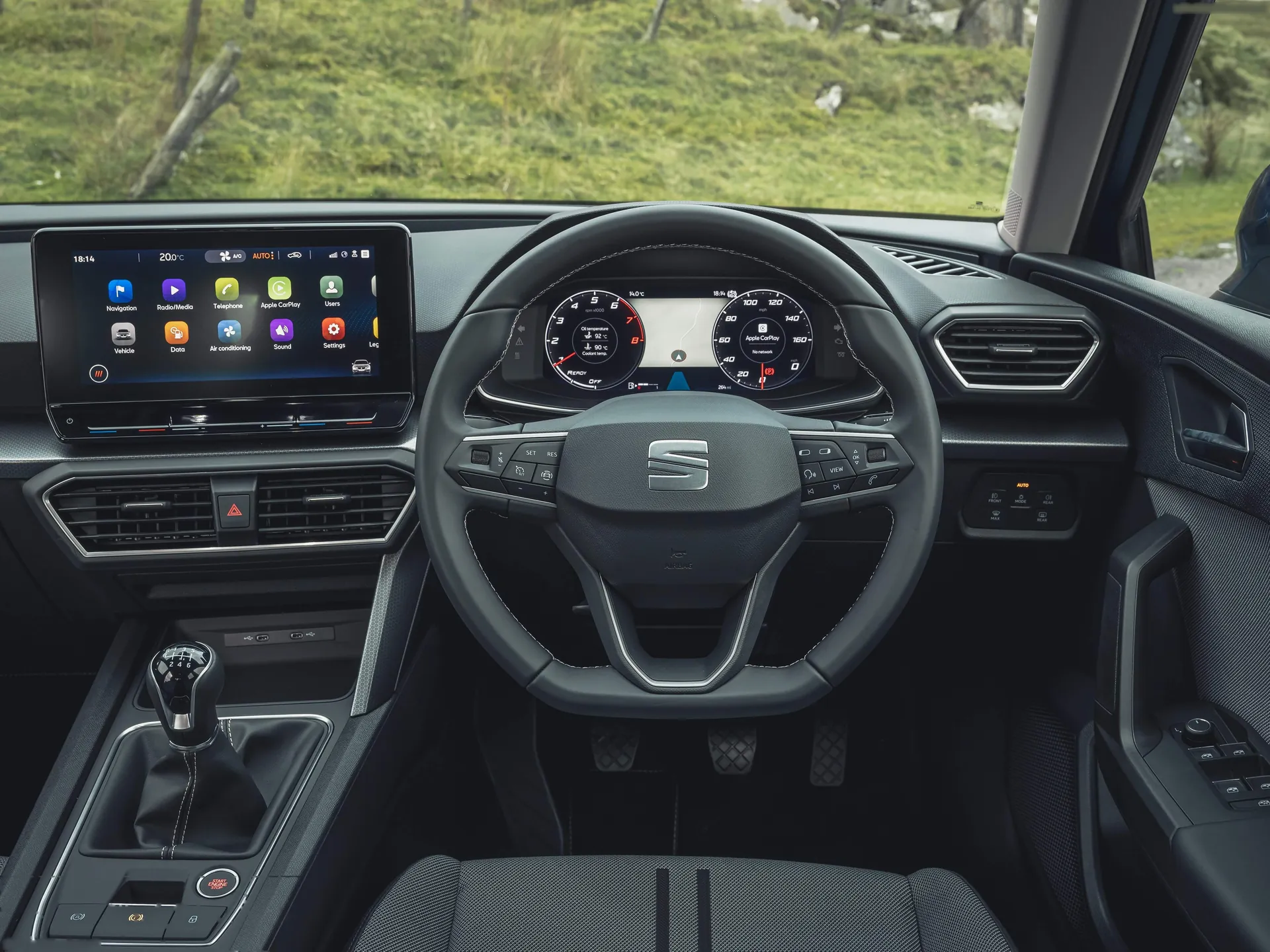 Seat Leon [UK] (2020) – interiér