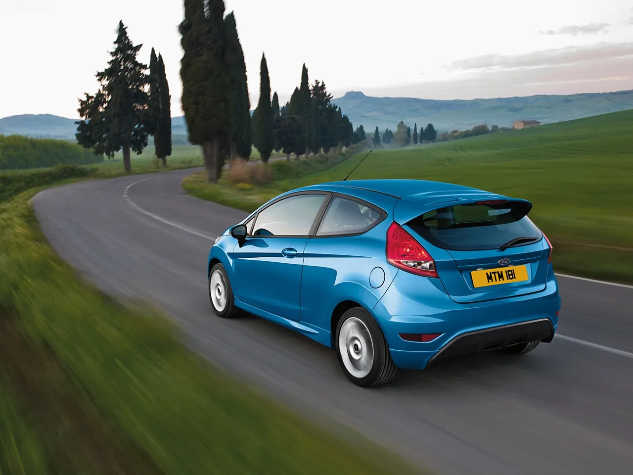 Ford Fiesta (2008) – zadní tříčtvrteční pohled