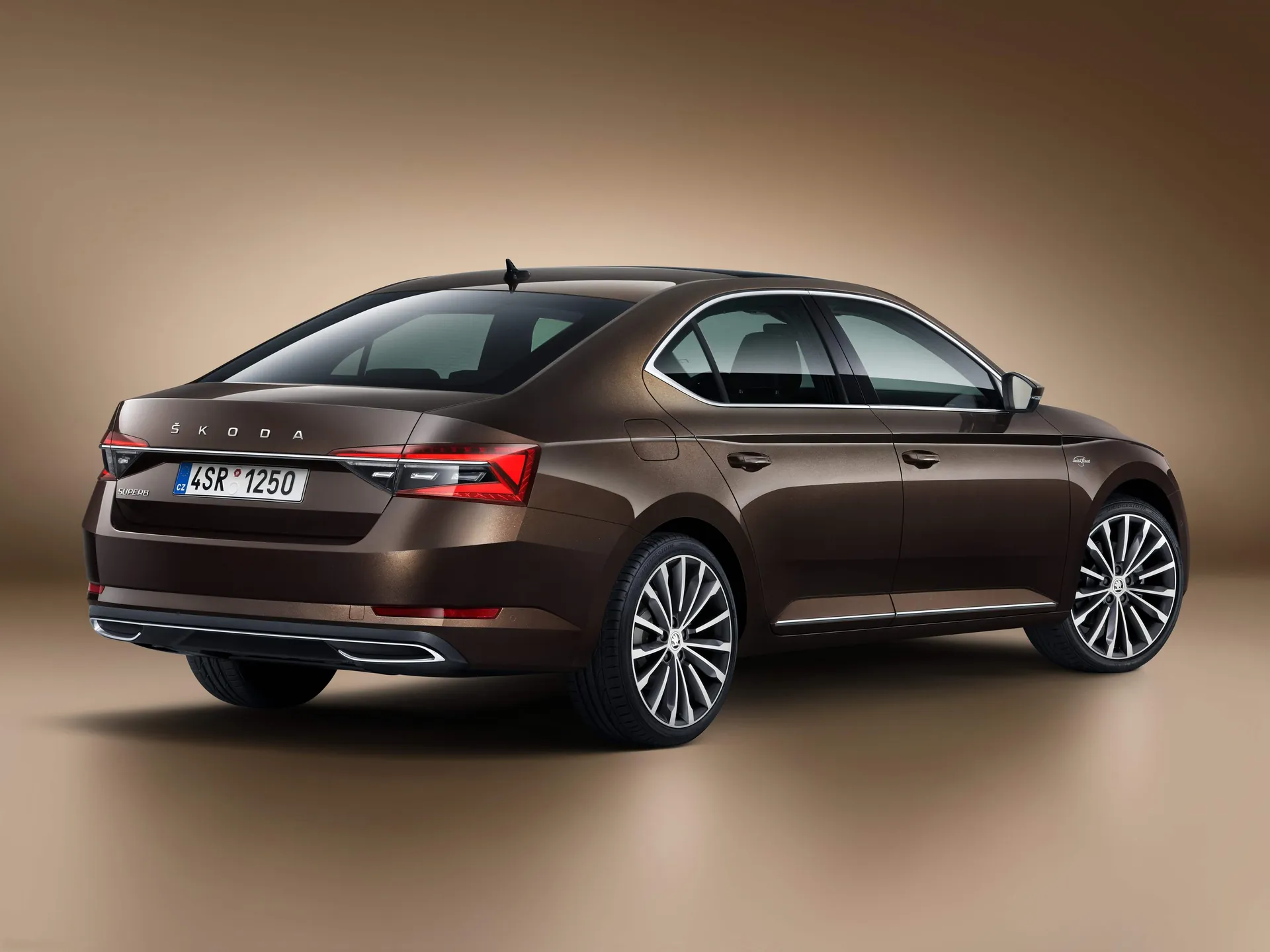 Skoda Superb (2020) – zadní tříčtvrteční pohled