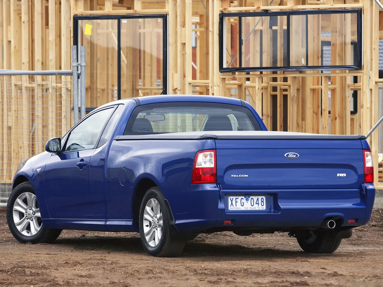 Ford FG Falcon Ute R6 (2008) – zadní tříčtvrteční pohled