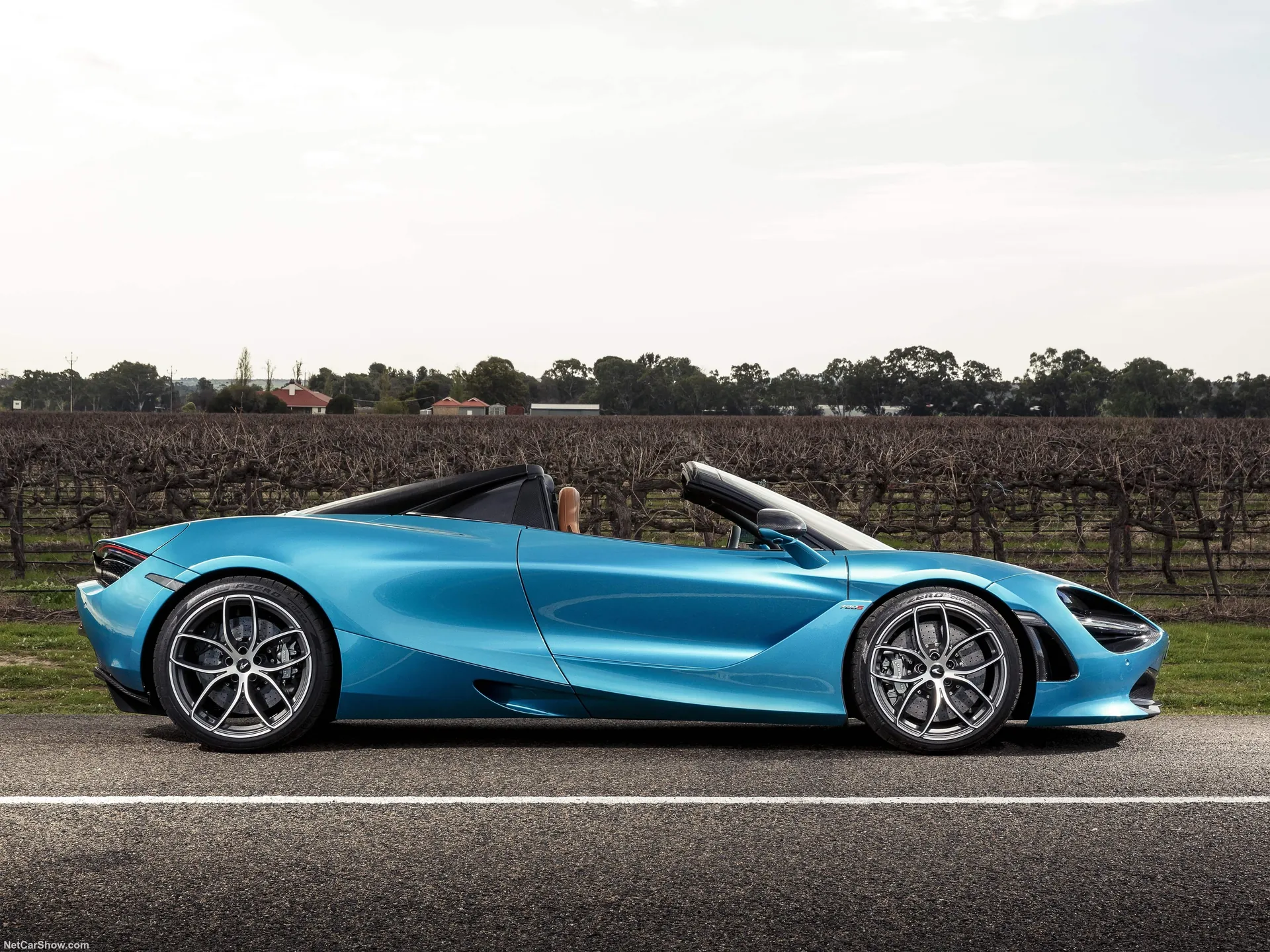 McLaren 720S Spider (2019) – boční profil