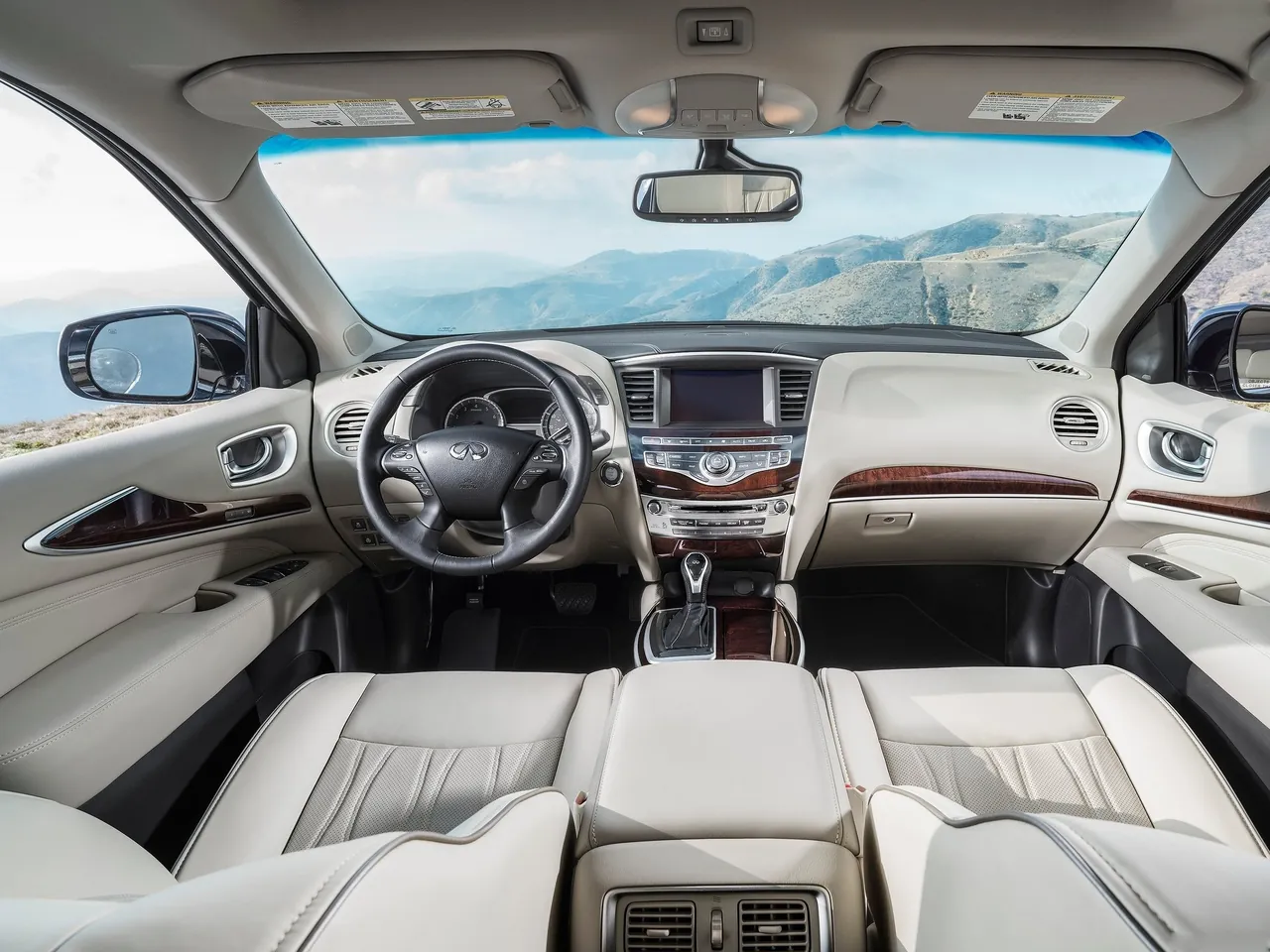 Infiniti QX60 (2016) – interiér