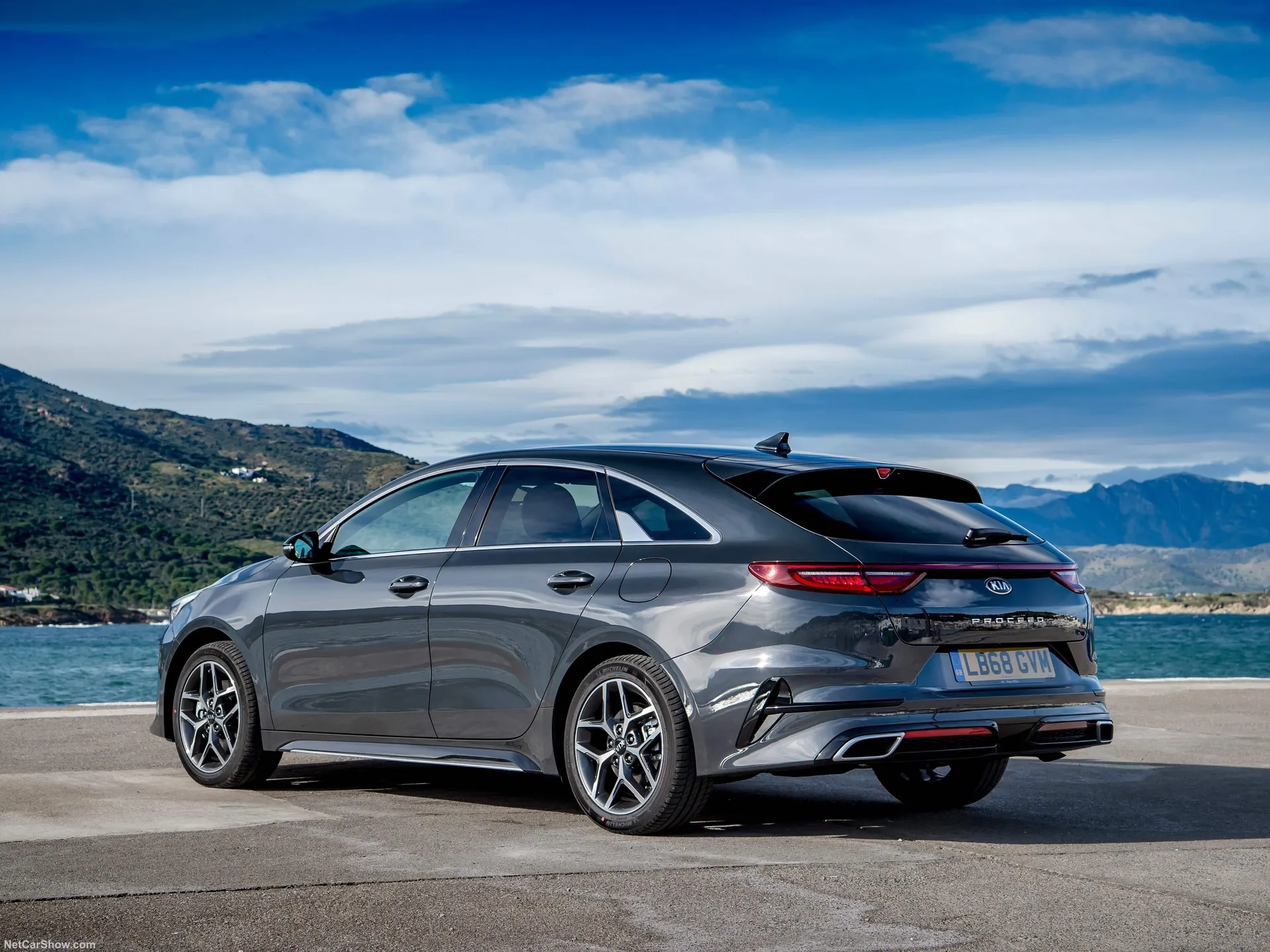 Kia ProCeed [UK] (2019) - Rear Three-Quarter