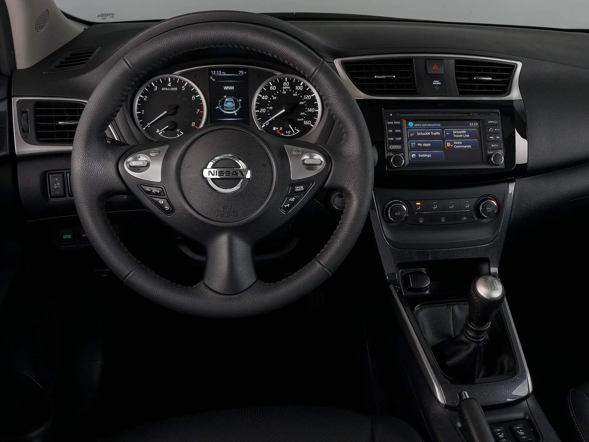 Nissan Sentra SR Turbo (2017) - Interior