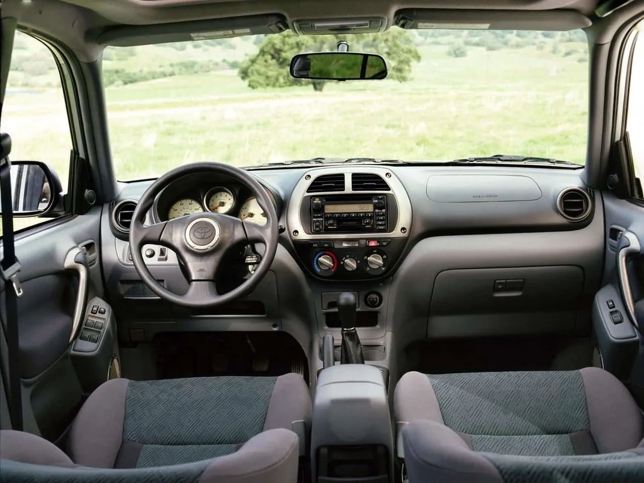 Toyota RAV4 (2003) – interiér